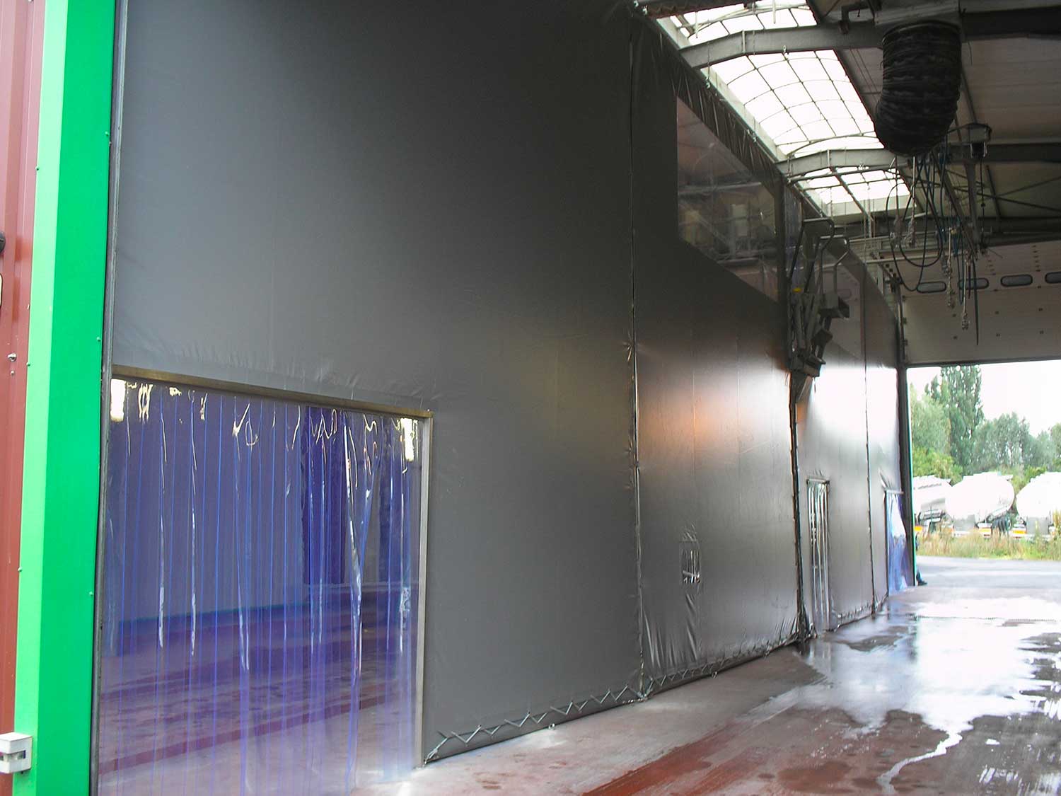Cloison souple en PVC pour séparation d'un atelier avec l'extérieur