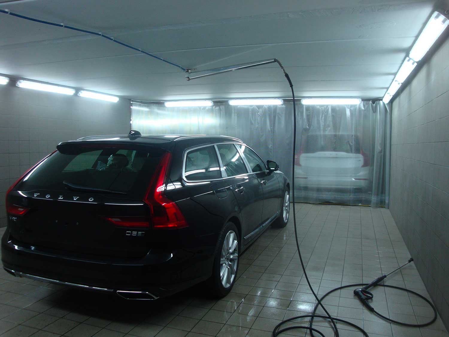 rideau coulissant translucide pour station de lavage